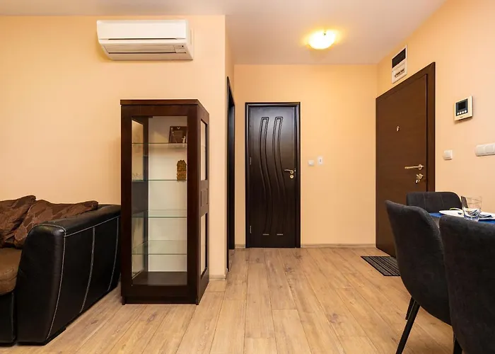 South - 2bd Flat With Balcony By Flat Mаnager Apartman